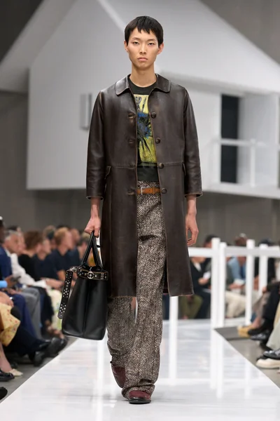 Look 30